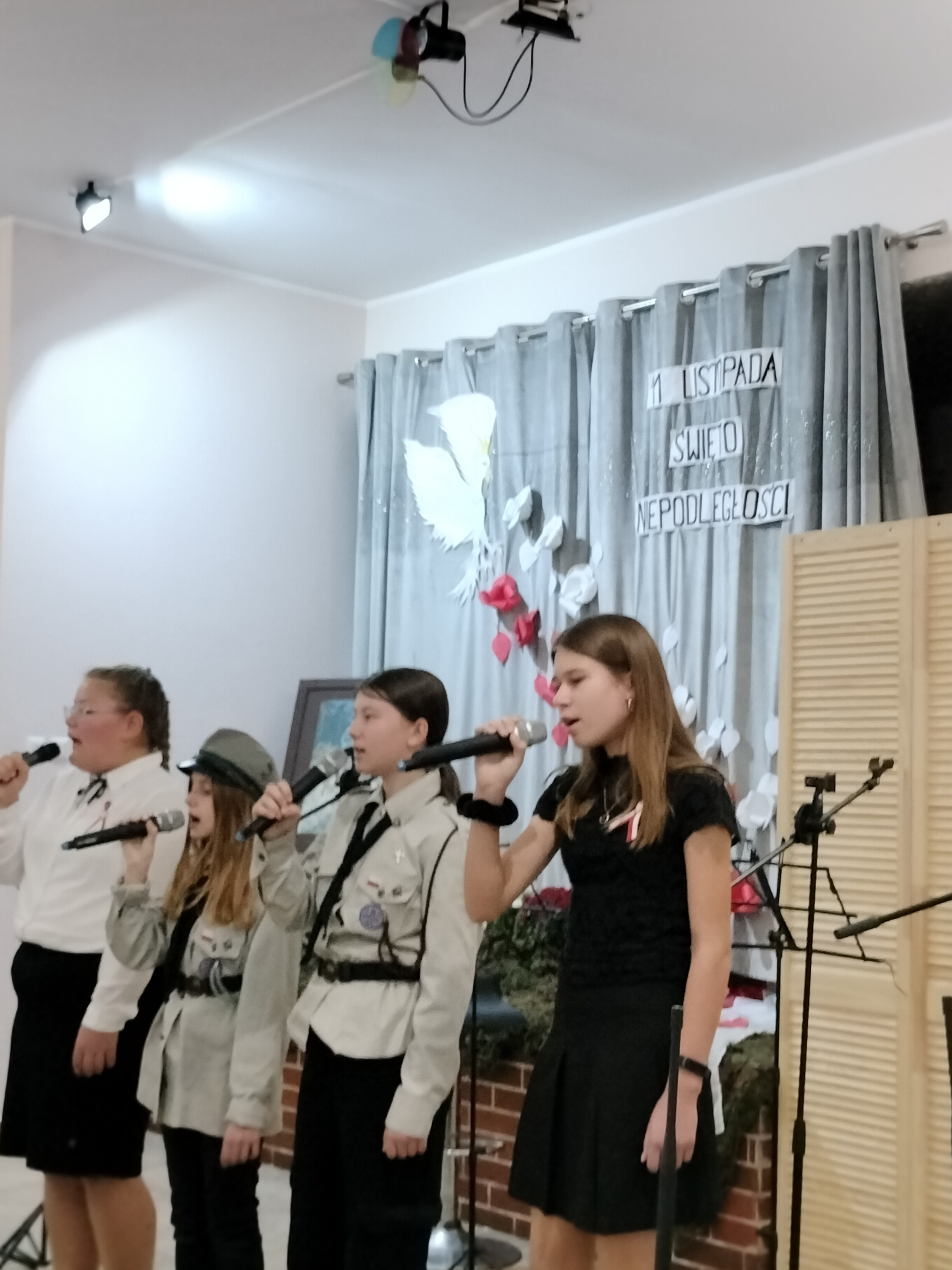 Występ podczas wieczornicy patriotycznej